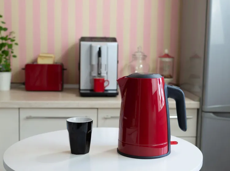 Vége a hagyományos vízforralók korszakának? Ez az eszköz 3 másodperc alatt melegít vizet, és feleannyi energiát fogyaszt