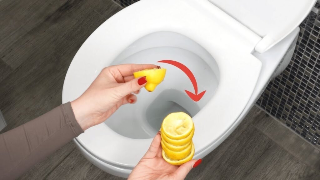 Így szabadulhatsz meg gyorsan a vízkőtől a zuhanyfejen: próbáld ki a citromos megoldást!