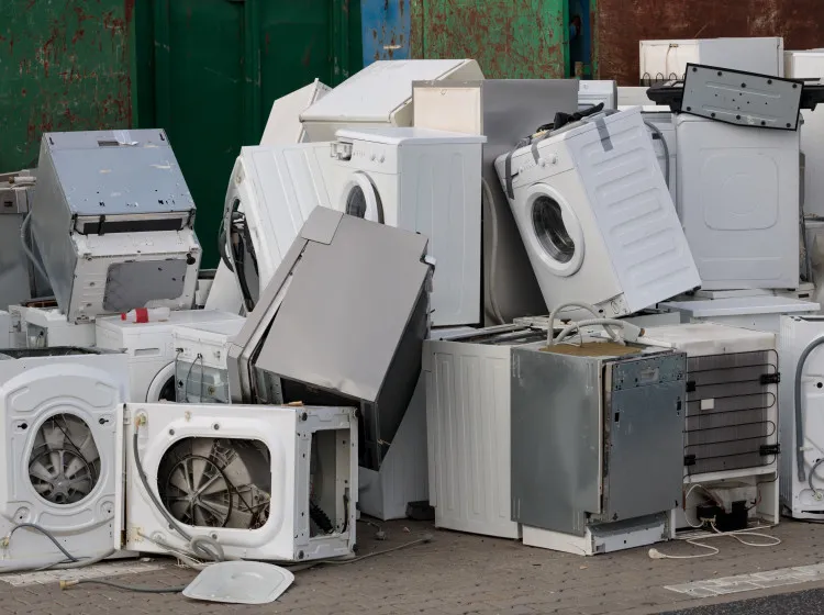 Figyelmeztetés a háztartásoknak: ha ilyen régi készülék van otthon, azonnal húzza ki – használat nélkül is tüzet okozhat, figyelmeztetnek a tűzoltók