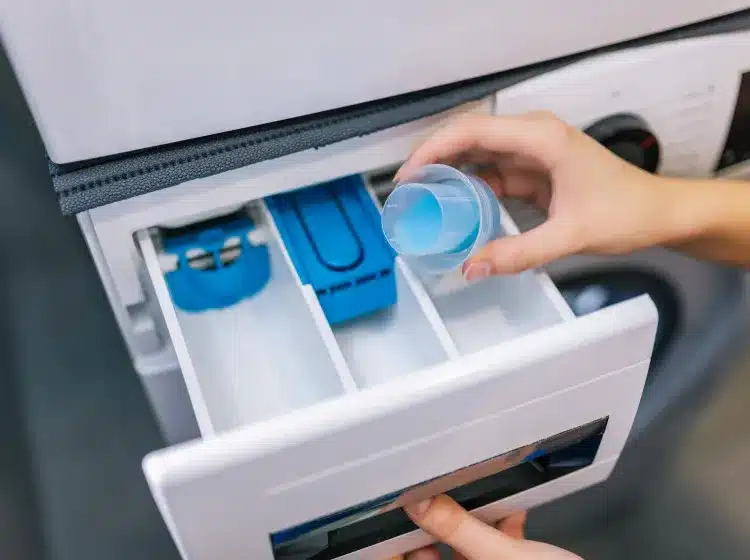 Az öblítőmaradék tönkreteszi a mosógépet és a ruhát