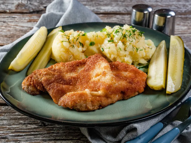 A ropogós rántott hús titka – egy séf elárulta, mit érdemes só helyett a panírba tenni