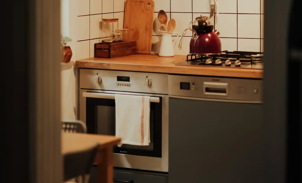 Ez a háztartási gép szinte mindenkinek van otthon mégis annyi áramot fogyaszt, mint 65 egyszerre működő hűtő!