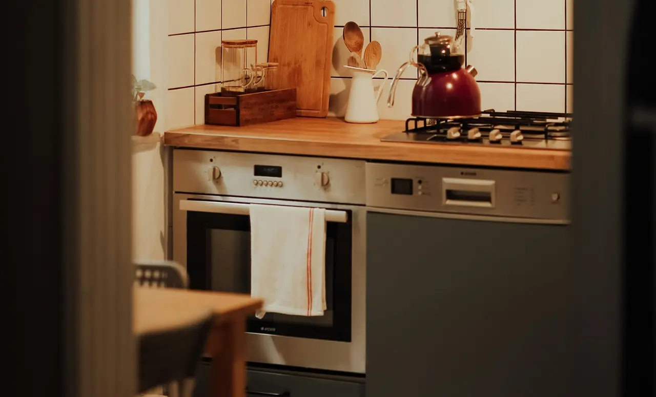 Ez a háztartási gép szinte mindenkinek van otthon mégis annyi áramot fogyaszt, mint 65 egyszerre működő hűtő!