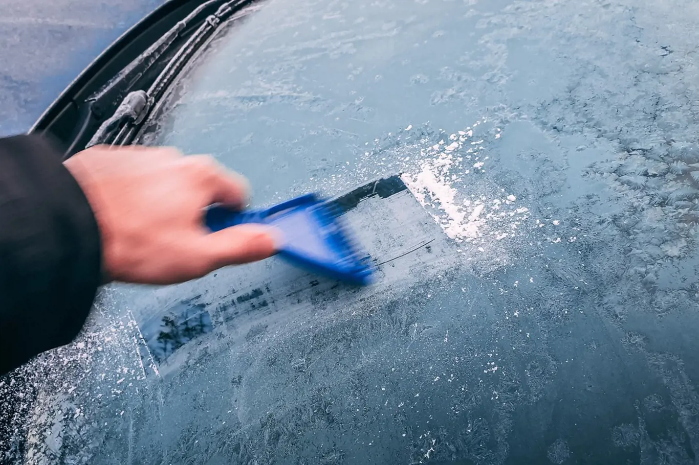 Nincs többé kínos kaparás- vízzel összekeverem, és kész is a legjobb, olcsó szélvédő-olvasztó