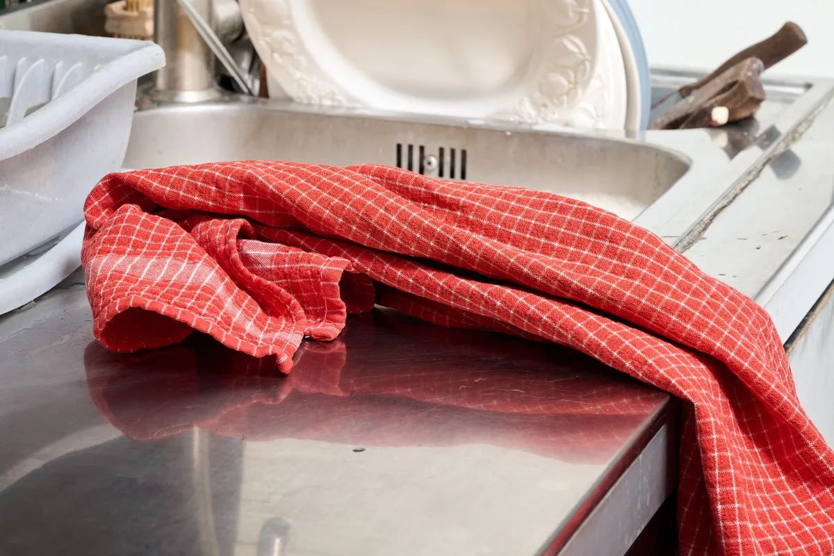 A csehek búcsút intenek a hagyományos konyharuháknak. Itt az új kedvenc: praktikusabb, szebb és nem hagy szöszöket