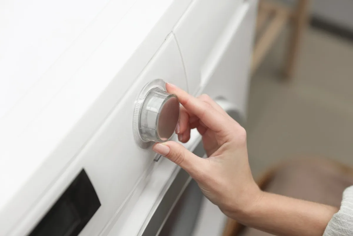 Ez fontosabb a mosógépnek, mint hogy nyitva hagyd az ajtaját. A penész visszatér, mint egy bumeráng